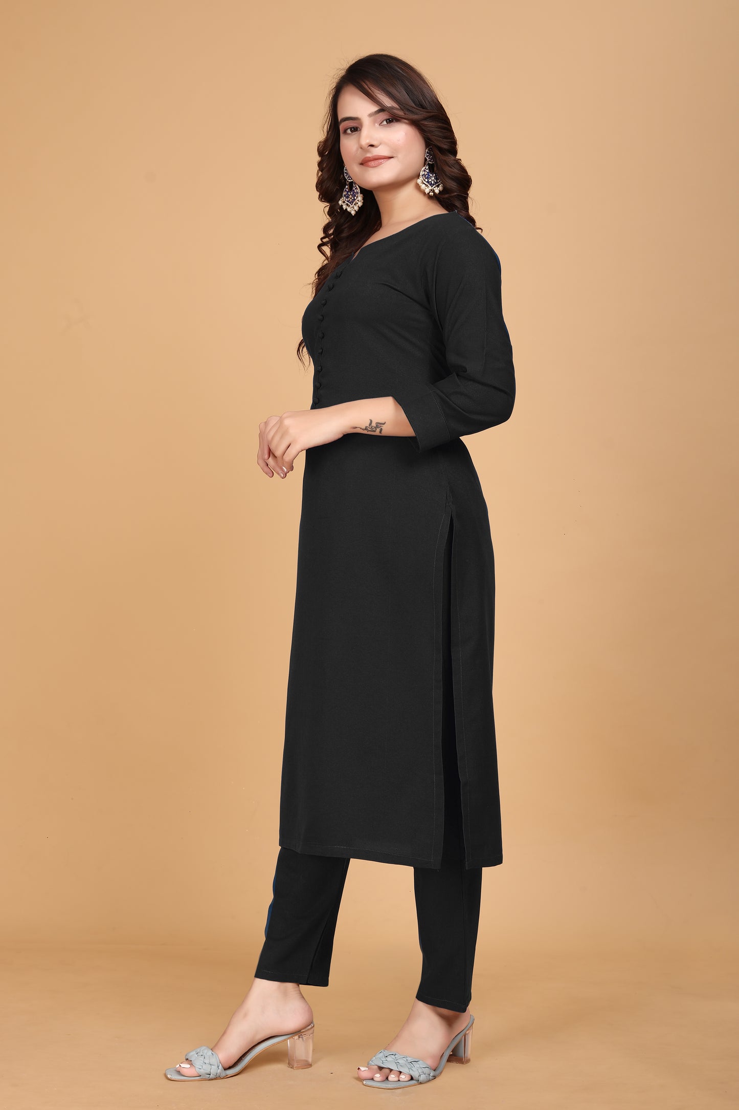 ROSHNI RAYON KURTI AND PANT SET BLACK